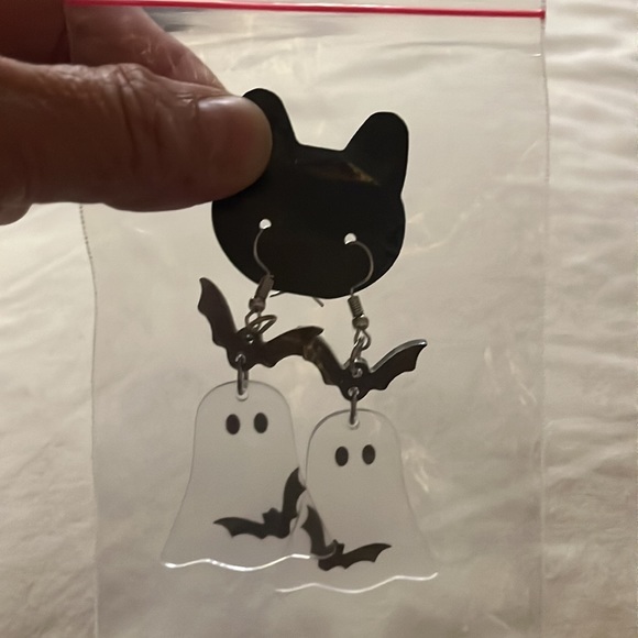 ✨Reduced Hand made - 2 Ghosts & black bat inside dangling on top - Picture 2 of 3